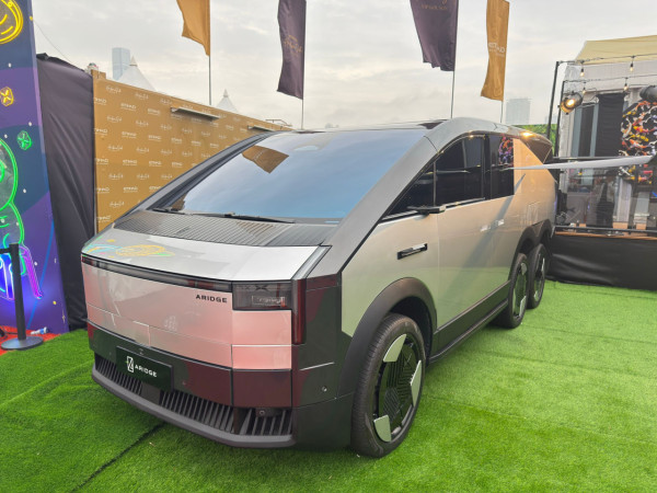 現場直擊 XPeng 小鵬香港科技日 2040 年滿天都係飛行器？即睇陸地航母細節圖