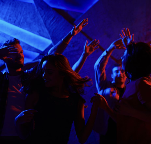 都會海逸酒店大玩懷舊大排檔之夜！聯乘Blue Girl®️+可口可樂®️推DJ金曲派對 免費送禮物/8折早鳥優惠