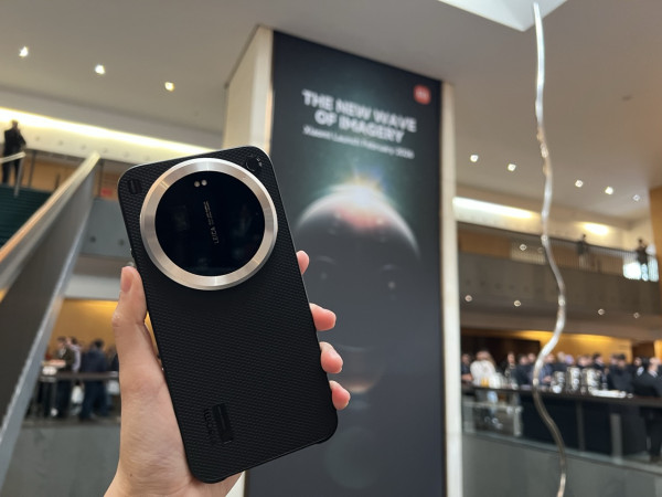 MWC 2026直擊｜Xiaomi 17 Ultra 挑戰單反？首發 1 吋 LOFIC 感光元件 ＋ 2 億像素「機械光學變焦」 遠攝 400mm 畫質依然係 Masterpiece？