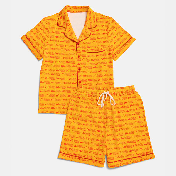 麥當勞推全新「麥當勞人氣 stylin’」系列！100分加錢換魚柳飽睡衣／山系雙面斜背包＋限時免費換黑咖啡/細薯條/漢堡飽