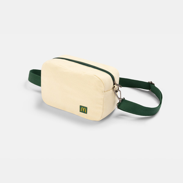 麥當勞推全新「麥當勞人氣 stylin’」系列！100分加錢換魚柳飽睡衣／山系雙面斜背包＋限時免費換黑咖啡/細薯條/漢堡飽