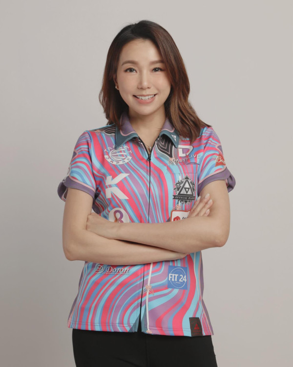 40歲女藝人無預警宣布已經閃婚！簡約白衫出嫁棄奢華婚紗：叫我程太