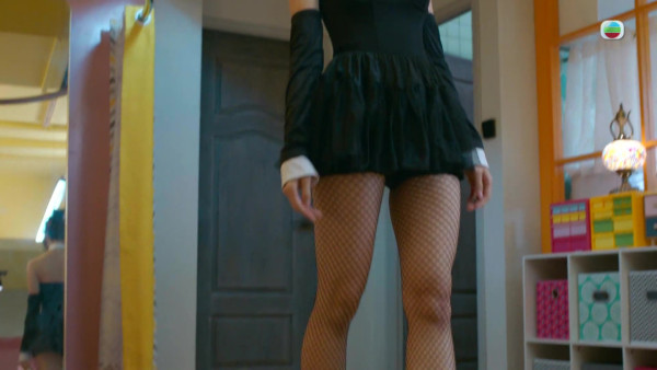 臥底嬌娃｜張曦雯一集狂換9個造型！黑絲兔女郎激罕曝光 網民噴血激讚長腿世一