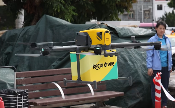 全港首條無人機送飯航線！美團空降「呢條村」1.5小時車程縮至10分鐘極速送達