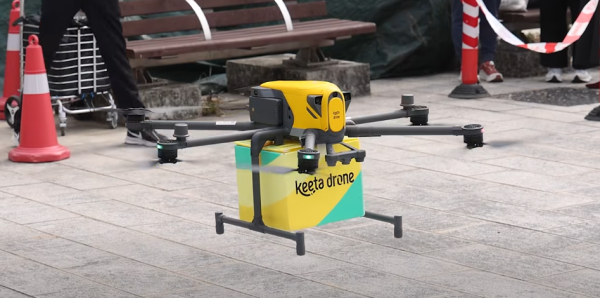 全港首條無人機送飯航線！美團空降「呢條村」1.5小時車程縮至10分鐘極速送達