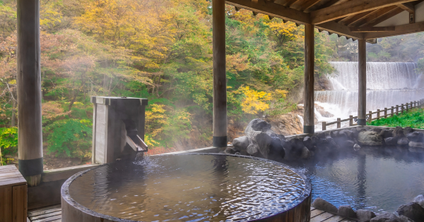 前港姐黃婉恩日本出意外!浸溫泉暈倒撞石頭破血流 附浸溫泉安全小貼士