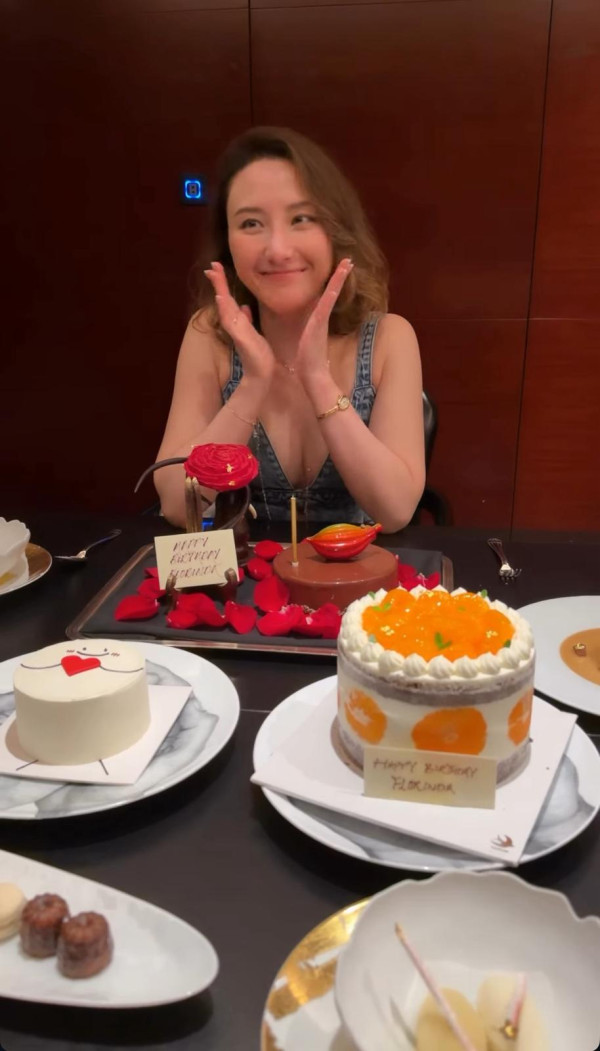 37歲何超雲性感解放5吋事業線超惹火!深V邪惡視角險走光震撼眼球:何家好身材