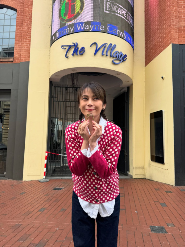 42歲人妻IG唔著衫拍片出鏡僅包浴巾 突然滑落走光險露全相嚇窒網民