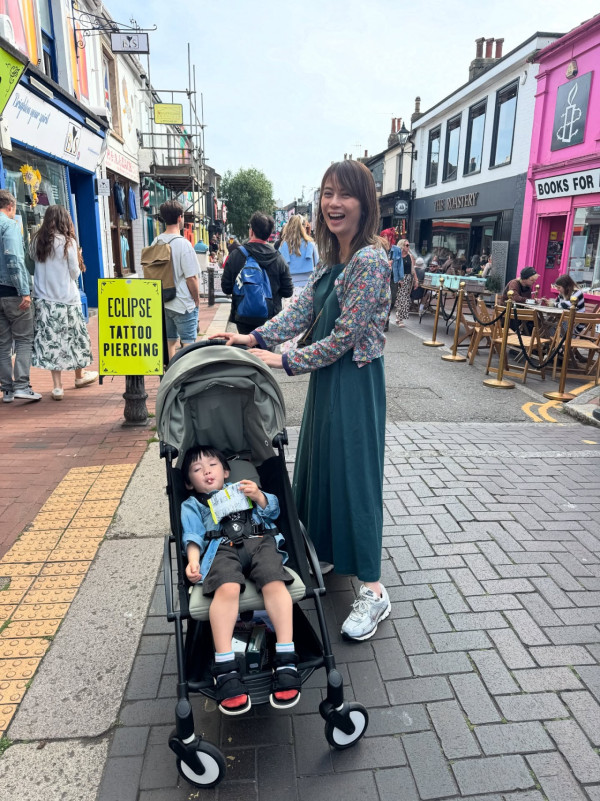 42歲人妻IG唔著衫拍片出鏡僅包浴巾 突然滑落走光險露全相嚇窒網民