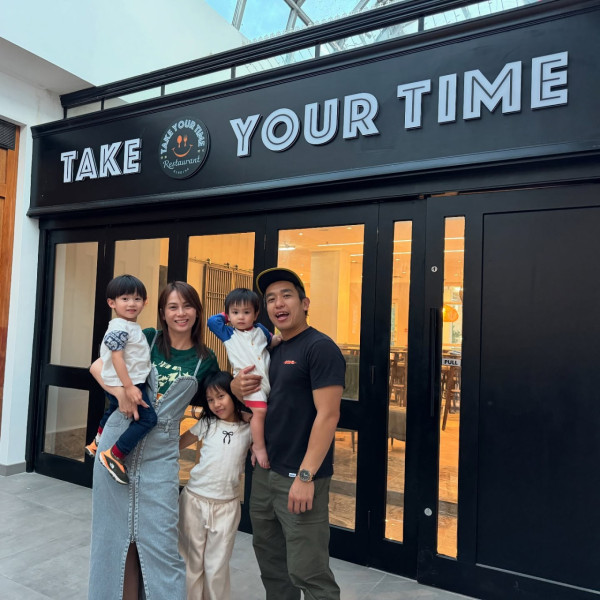 42歲人妻IG唔著衫拍片出鏡僅包浴巾 突然滑落走光險露全相嚇窒網民