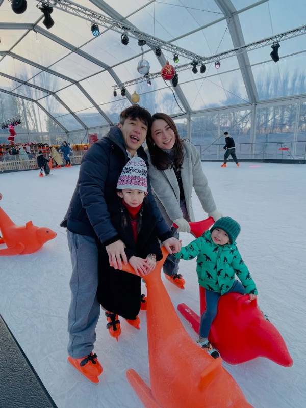 42歲人妻IG唔著衫拍片出鏡僅包浴巾 突然滑落走光險露全相嚇窒網民