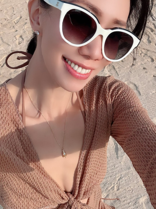 伊朗局勢｜47歲女星移居杜拜多年遇戰火波及 親歷飛彈攔截場面極驚慄：願世界和平