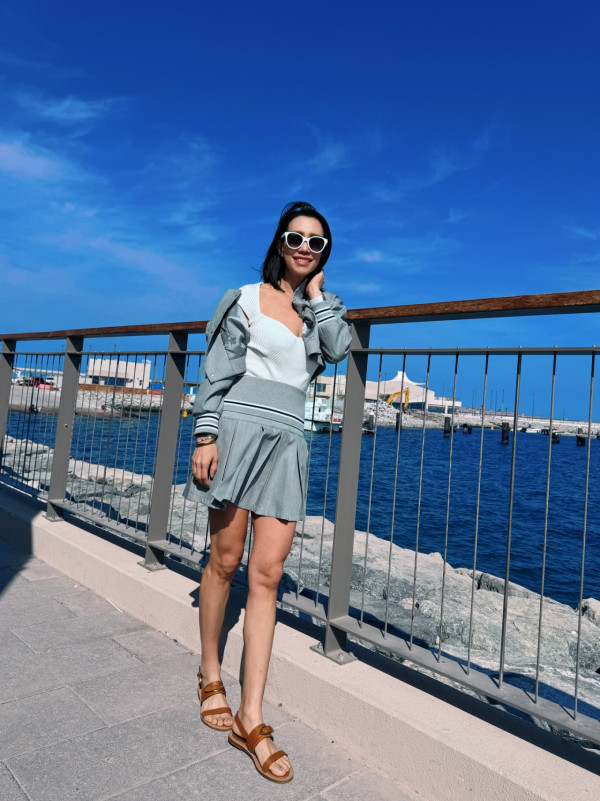 伊朗局勢｜47歲女星移居杜拜多年遇戰火波及 親歷飛彈攔截場面極驚慄：願世界和平