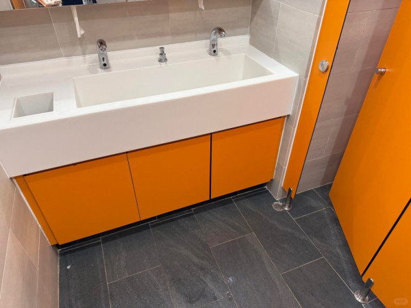 香港過夜僅$1蚊？小紅書瘋傳市中心隱藏玩法 有齊包廂+沖涼房 網民：正過重慶大廈