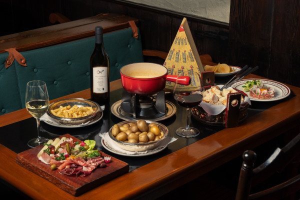 半島酒店瑞樵閣創新演繹瑞士風味  瑞士小木屋體驗/多感官互動/經典芝士火鍋