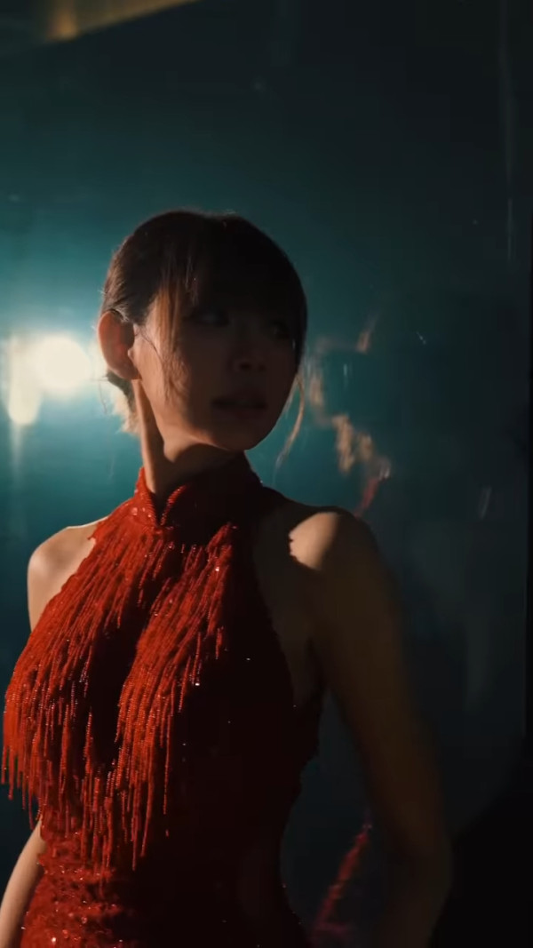 林明禎陳自瑤尷尬撞衫透視旗袍！偉大身材有比較有傷害？ 呢位因一優勢完勝...