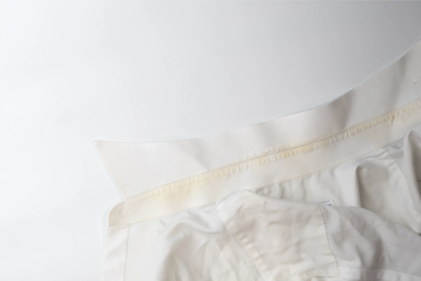 衣領黃黚黚洗唔甩？專家揭100%變白「必殺技」 做錯呢1步污漬留一世