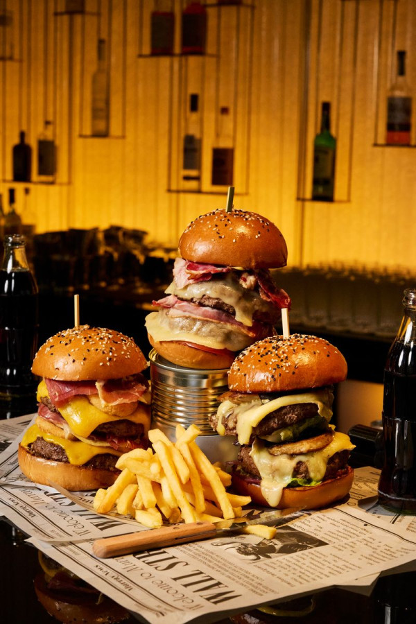 大胃王挑戰！美利酒店期間限定「美式漢堡挑戰」！完成即全單免費+$500酒店餐飲券 再送限量紀念T恤