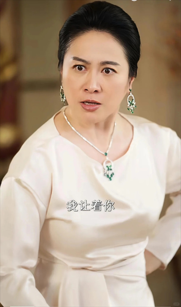 前TVB一線花旦淪落拍內地短劇扮奶奶！被嘲降呢高EQ反擊 網民唏噓星途不及佘詩曼