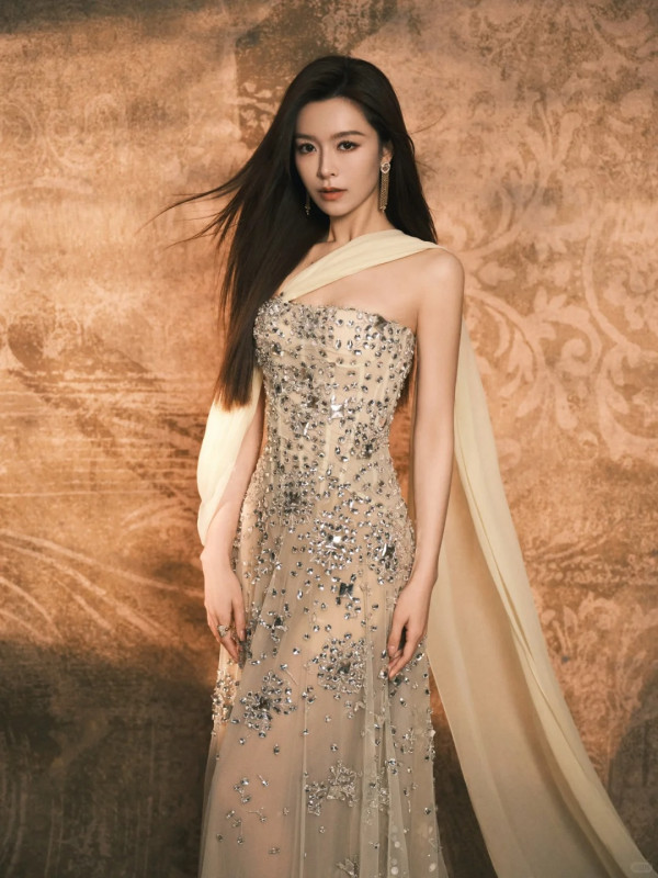 Janice Man文詠珊產後復出素顏生圖曝光！37歲零走樣視覺極震撼激似大學生