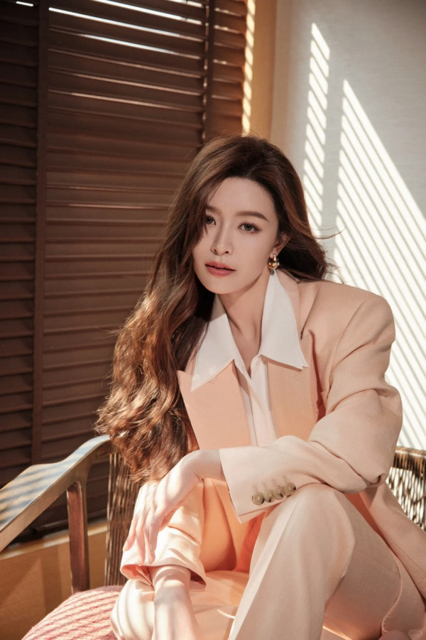 Janice Man文詠珊產後復出素顏生圖曝光！37歲零走樣視覺極震撼激似大學生