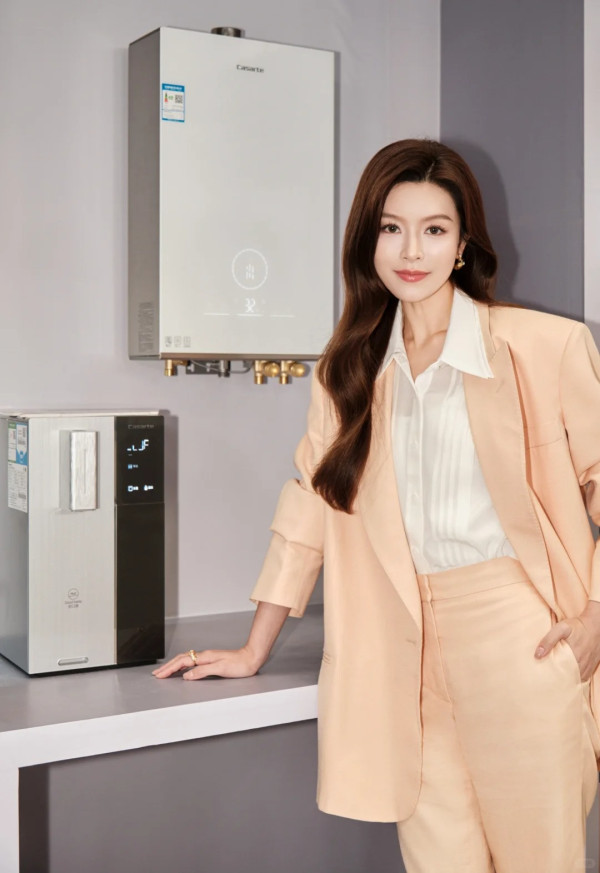 Janice Man文詠珊產後復出素顏生圖曝光！37歲零走樣視覺極震撼激似大學生