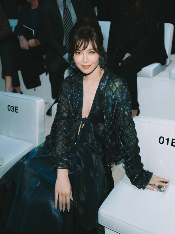 Janice Man文詠珊產後復出素顏生圖曝光！37歲零走樣視覺極震撼激似大學生