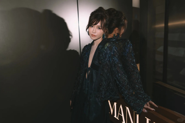 Janice Man文詠珊產後復出素顏生圖曝光！37歲零走樣視覺極震撼激似大學生