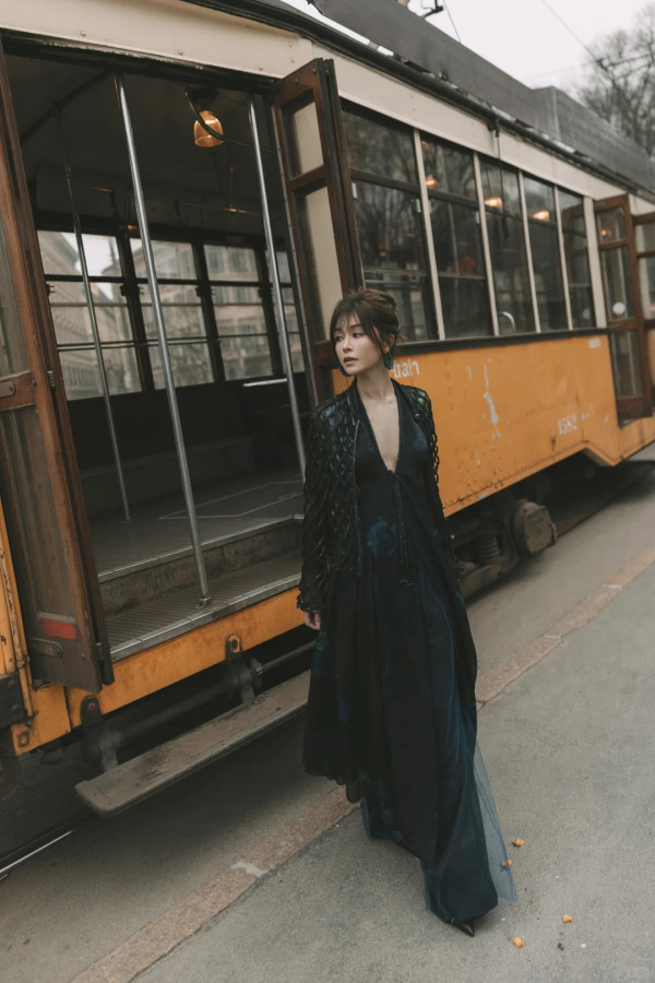 Janice Man文詠珊產後復出素顏生圖曝光！37歲零走樣視覺極震撼激似大學生