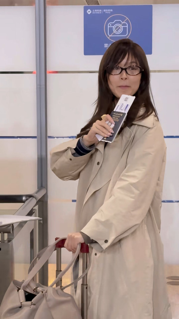 Janice Man文詠珊產後復出素顏生圖曝光！37歲零走樣視覺極震撼激似大學生