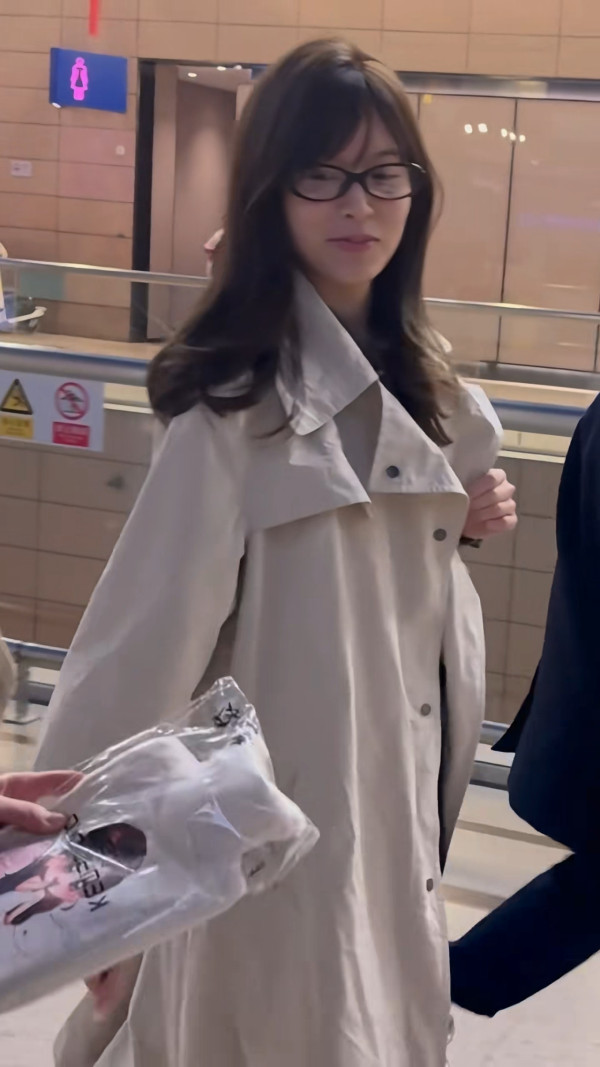 Janice Man文詠珊產後復出素顏生圖曝光！37歲零走樣視覺極震撼激似大學生