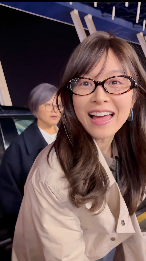 Janice Man文詠珊產後復出素顏生圖曝光！37歲零走樣視覺極震撼激似大學生