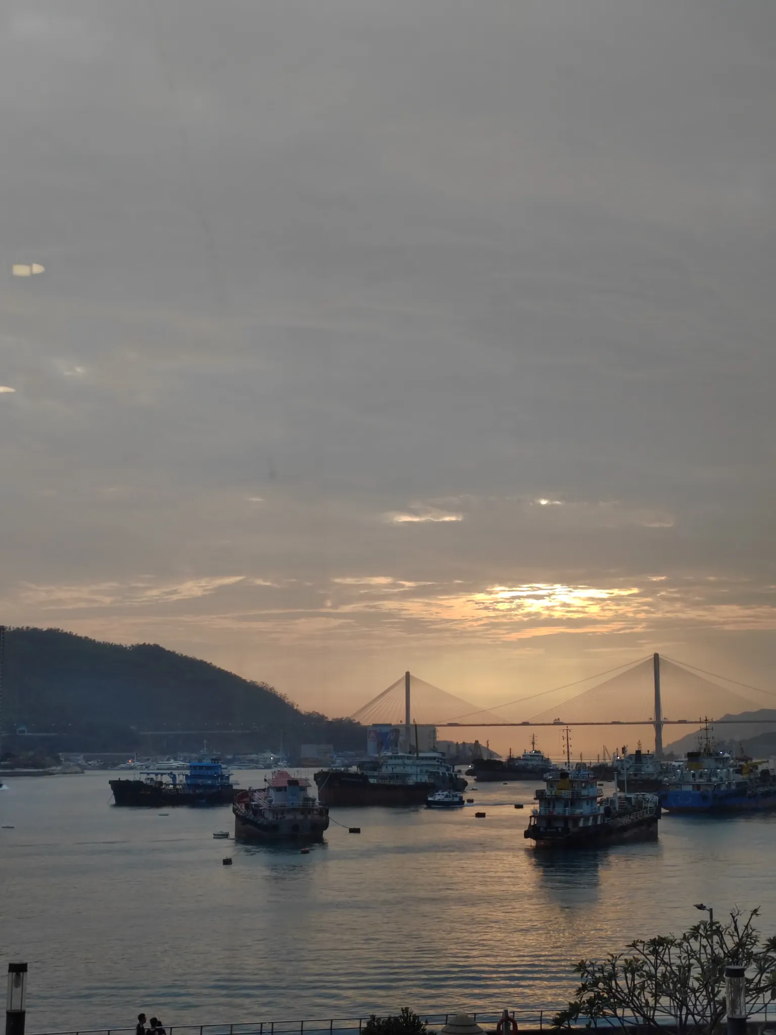 全港唯一海景譚仔！$40坐擁無敵窗景 網民熱議3.14放閃必去：贏過高級餐廳