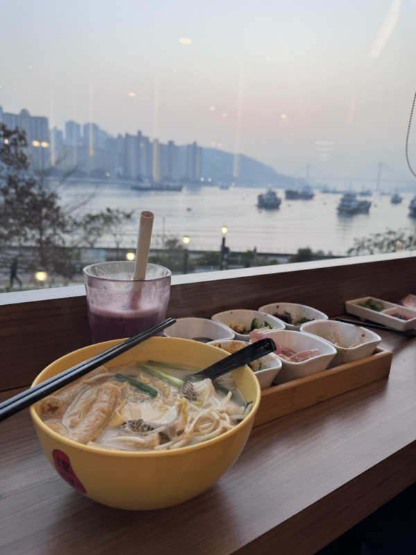 全港唯一海景譚仔！$40坐擁無敵窗景 網民熱議3.14放閃必去：贏過高級餐廳