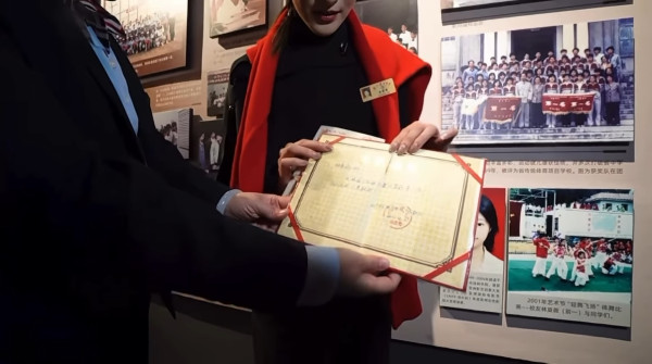 TVB視后重返中學母校建築竟以爺爺命名！超猛料家底曝光政商背景惹熱議