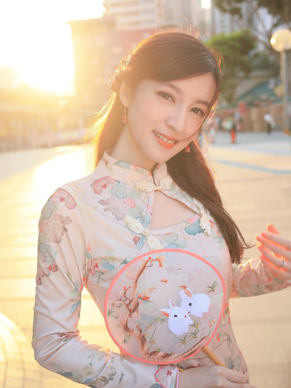 宅男女神結婚一年肚凸凸疑似懷佗B！近照孕味濃螞蟻腰消失！網民恭喜：係咪有咗？