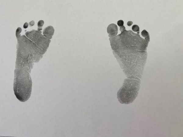 星二代結婚一年半報喜平安誕下女兒!金牌司儀元宵節曬腳印相:升呢做公公!