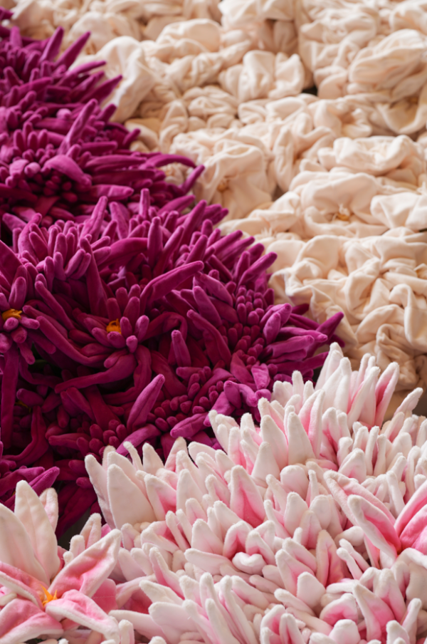 15萬枝毛絨花藝術裝置登陸中環！免費入場即拎走限定毛絨花1朵