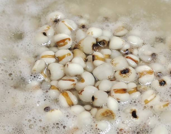 回南天偏頭痛爆發！中醫揭4大高危體質：飲綠茶/燕窩會加劇？即學4大穴位急救+2款湯水