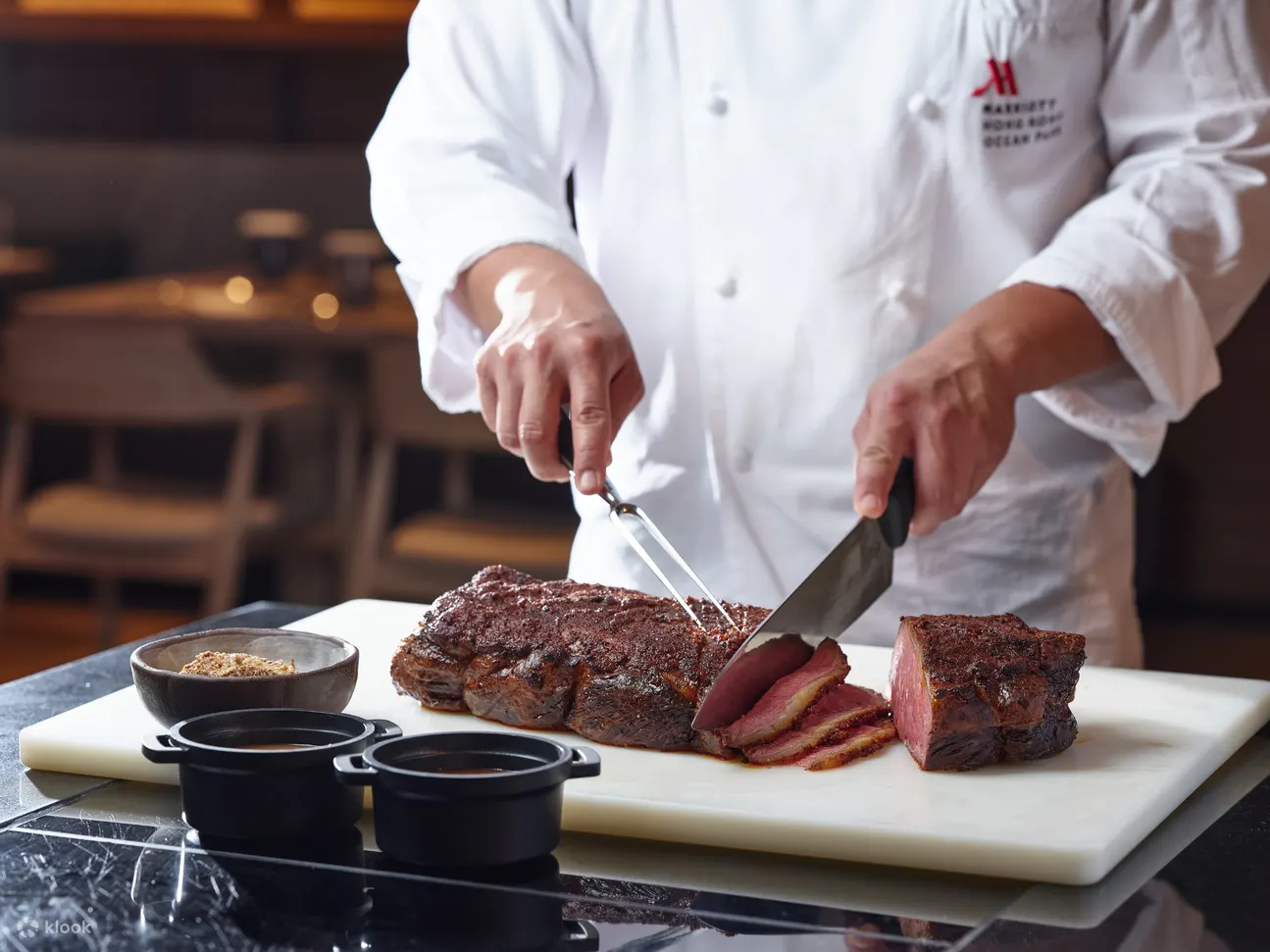 海洋公園萬豪酒店自助餐買一送一！3.5小時任食雪場蟹腳/波士頓龍蝦/炒辣蟹/斧頭扒！