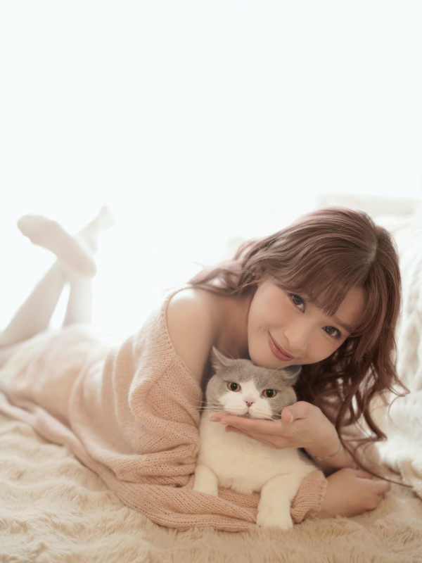 35歲性感女神震撼宣布首推個人寫真 超低胸相曝光邪惡晒深溝衝擊眼球