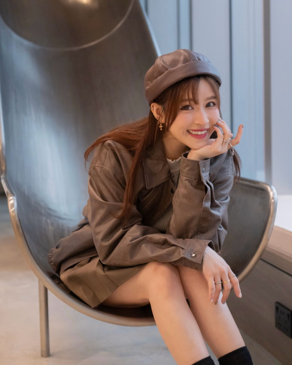 35歲性感女神震撼宣布首推個人寫真 超低胸相曝光邪惡晒深溝衝擊眼球