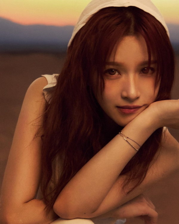 35歲性感女神震撼宣布首推個人寫真 超低胸相曝光邪惡晒深溝衝擊眼球