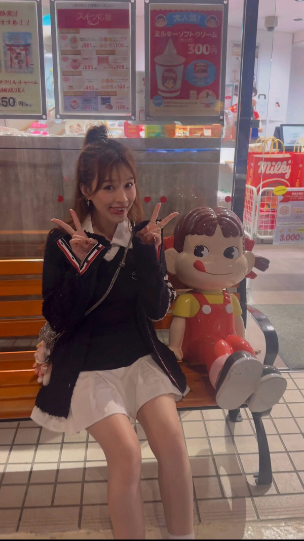 35歲性感女神震撼宣布首推個人寫真 超低胸相曝光邪惡晒深溝衝擊眼球