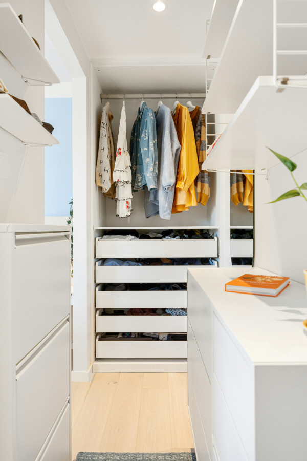 洗衣店膠袋直入衣櫃極錯！1款「日用品」變零成本吸濕器 專家揭3大發霉禁忌 