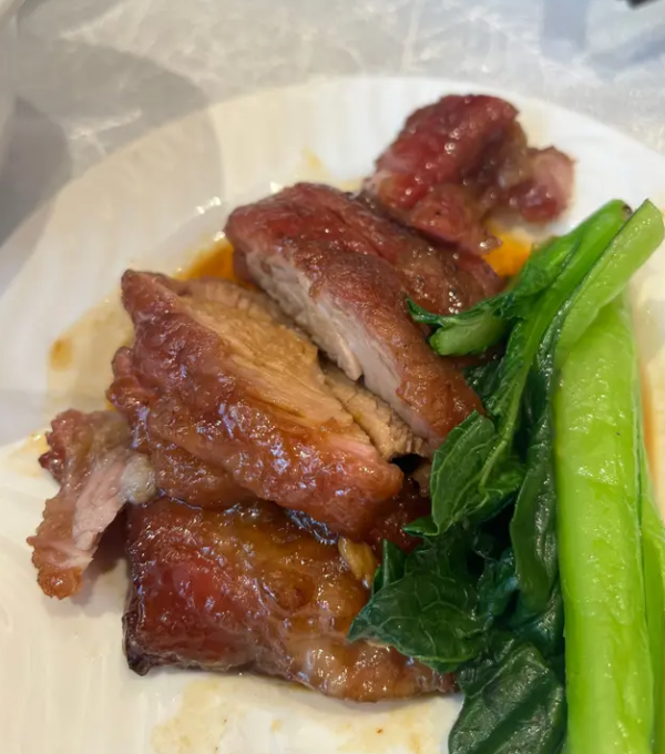 連鎖酒樓小菜$38起嘆上湯蝦球伊麵／蜜炙叉燒／ 紅燒乳鴿／川味沙薑豬手／ $78歎10隻避風塘炒鮑魚