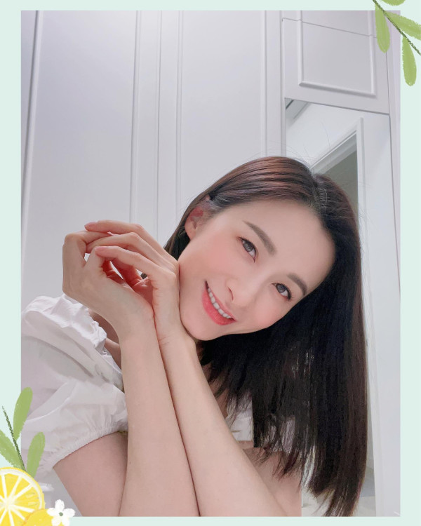 沈卓盈豪宅性感晒白滑長腿似少女！41歲闊太逆生長狀態更勝全盛時期