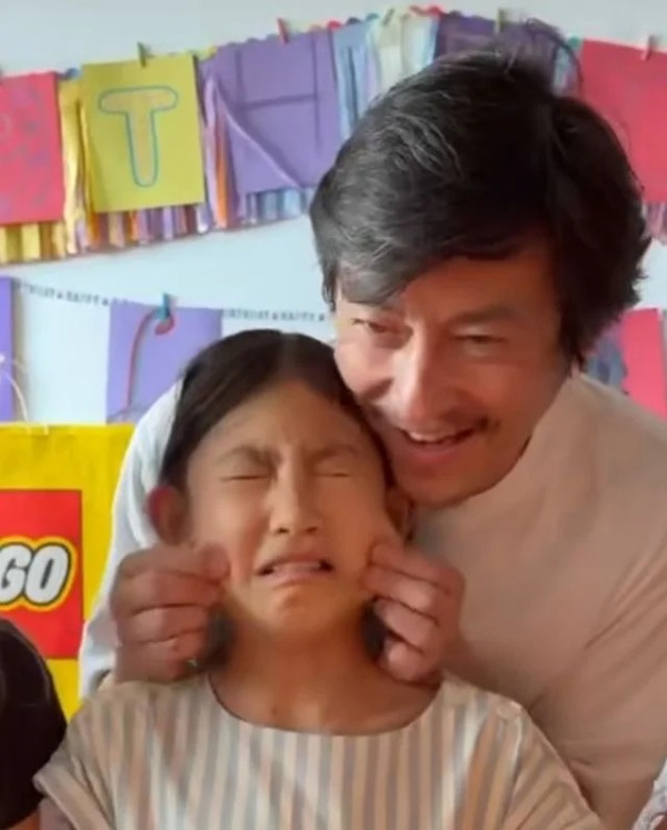 陳冠希9歲囡囡暴風成長近照曝光！五官神複製爸爸 長腿遺傳名模媽媽基因