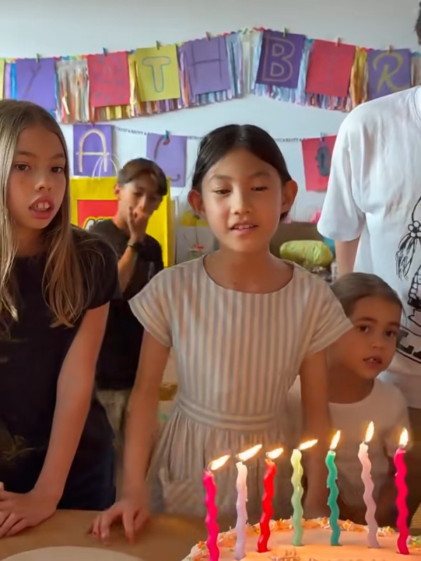 陳冠希9歲囡囡暴風成長近照曝光！五官神複製爸爸 長腿遺傳名模媽媽基因