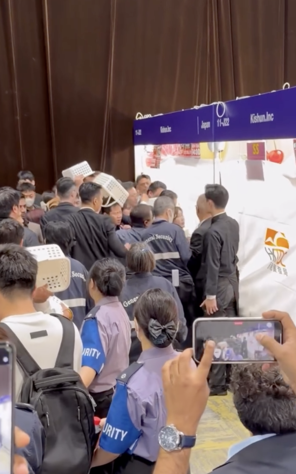 香港珠寶展爆「喪屍」搶購潮。（圖片來源：Threads@susu_huang1115）